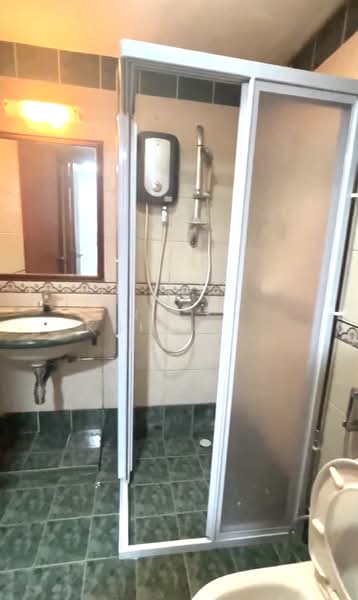 Aquarius By The Park, 1 Bedok Reservoir View, 1 Bedroom, 150 sqft, Condominium For Rent, by Rick Khiantani, 60190778 - Bathroom - PropertyGuru.com.sg