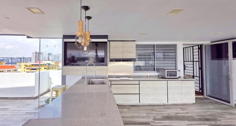 Dry Kitchen at Roof Terrace