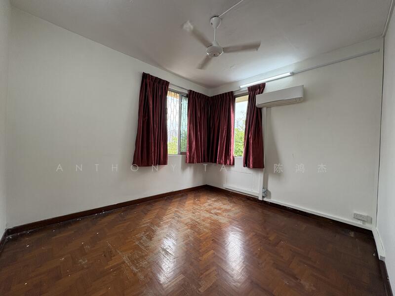 For Sale - Hertford Road Walk Up Apartment