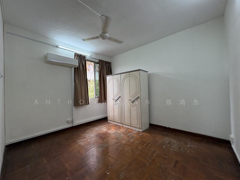 For Sale - Hertford Road Walk Up Apartment