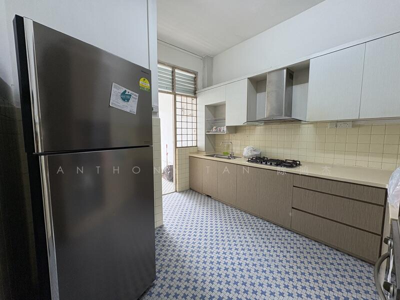 For Sale - Hertford Road Walk Up Apartment