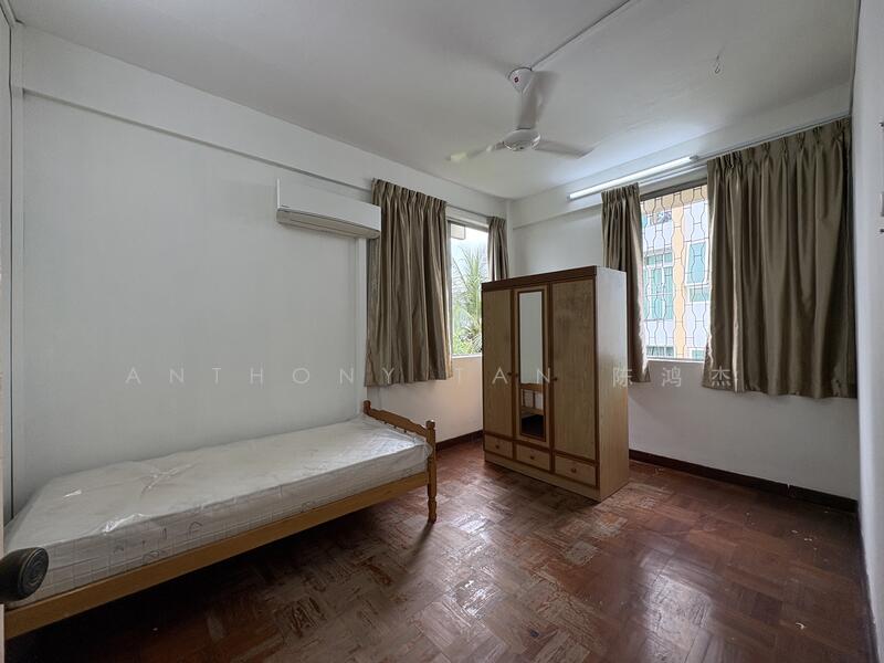 For Sale - Hertford Road Walk Up Apartment