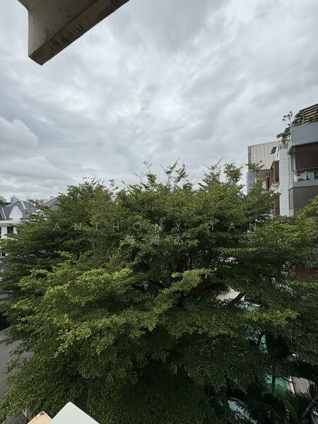 For Sale - Hertford Road Walk Up Apartment