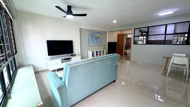 Wide living and dining space