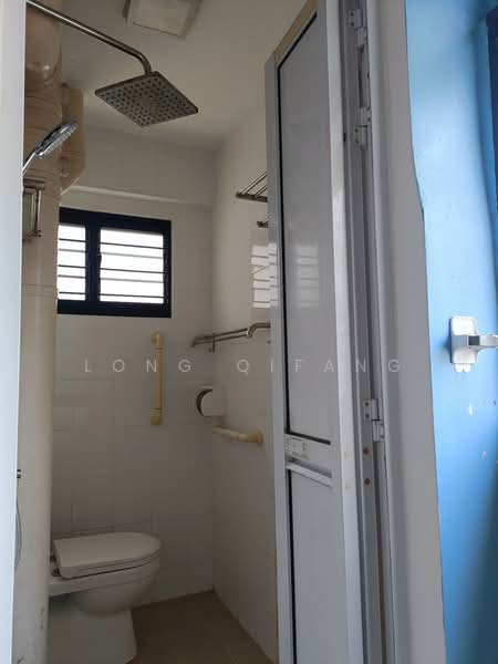 646 Yishun Street 61 HDB Flat For Sale at S$ 509,000 | PropertyGuru Singapore - Bathroom