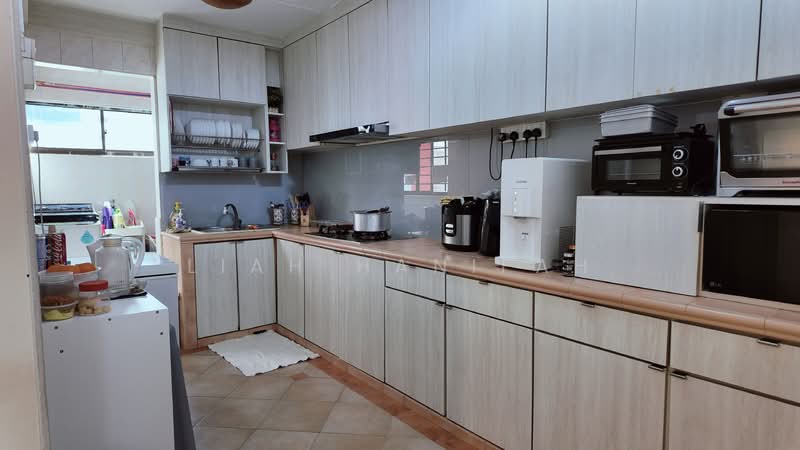 136 Rivervale Street, 136 Rivervale Street, 4 Bedrooms, 1,506 sqft, HDB Flat For Sale, by Liah Hanifah, 60191209 - Kitchen - PropertyGuru.com.sg