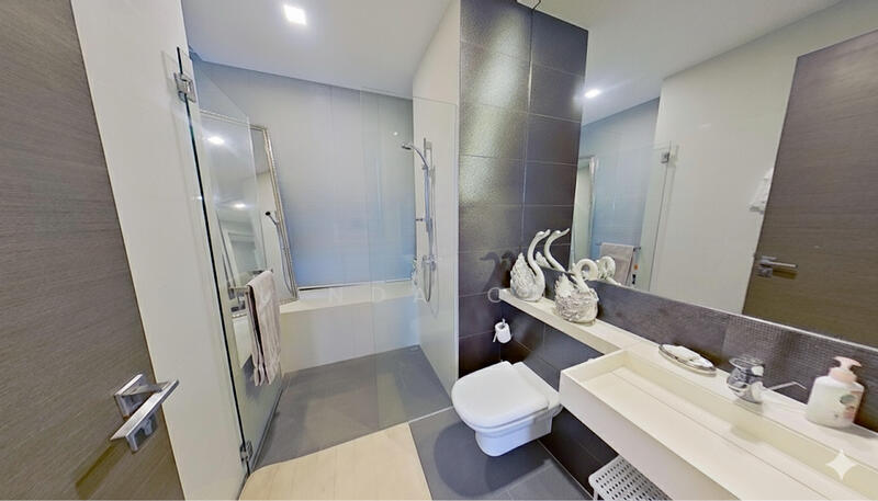 Huge Common Bathroom