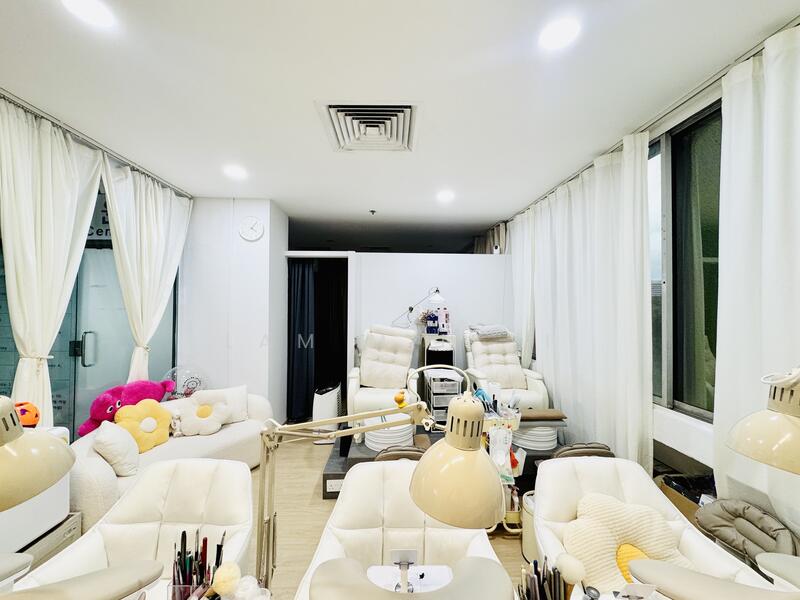 Bukit Timah Shopping Centre, 170 Upper Bukit Timah Road, 420 sqft, Mall Shop For Sale, by Lam Min Yi, 60191816 - CommercialGuru.com.sg