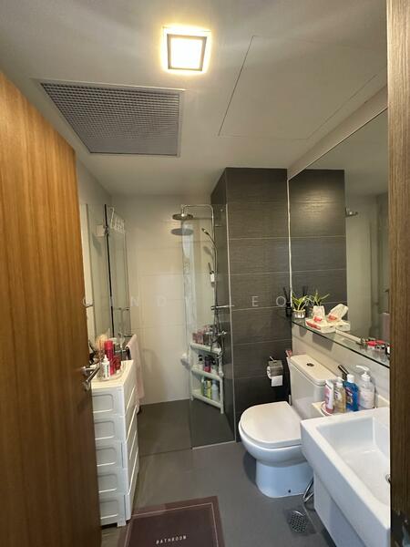 The Vue, 355 Upper Paya Lebar Road, 1 Bedroom, 420 sqft, Condominium For Sale, by Cindy Leow, 60192377 - Bathroom - PropertyGuru.com.sg