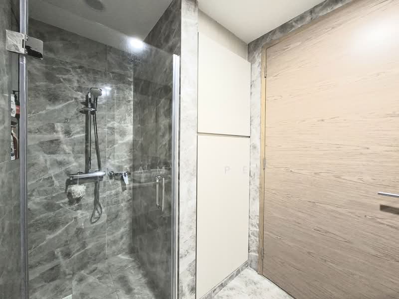 The Santorini Condominium For Sale at S$ 799,000 | PropertyGuru Singapore - Bathroom