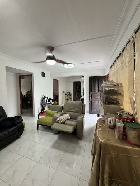 274 Toh Guan Road HDB Flat For Sale at S$ 598,000 | PropertyGuru Singapore - Living Room