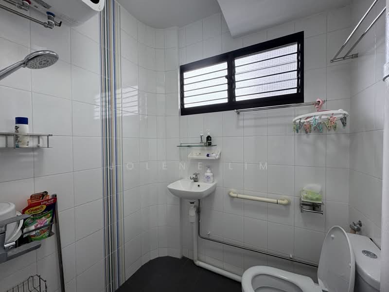 332 Hougang Avenue 5, 332 Hougang Avenue 5, Room Rental, 160 sqft, HDB Flat For Rent, by Jolene Lim, 60192634 - Bathroom - PropertyGuru.com.sg