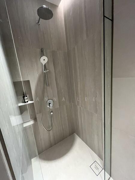 Master Bedroom Bathroom