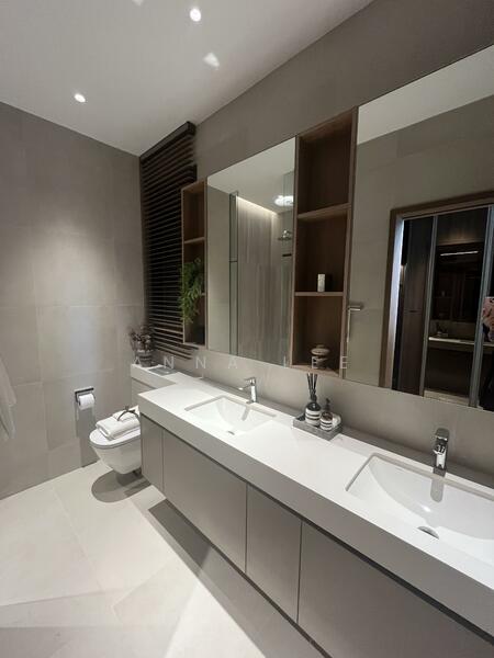 Master Bedroom Bathroom