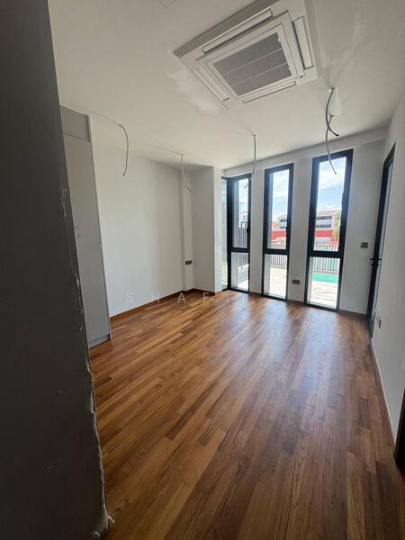 Master Ensuite Room with Balcony