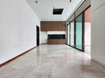 For Rent - 4 Storey Terrace with lift! East Coast Avenue. Available immediate! Just T.O.P