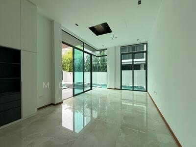 For Rent - Just T.O.P! East Coast Avenue! 4 storey with lift. Nicely renovated! Available immediate!