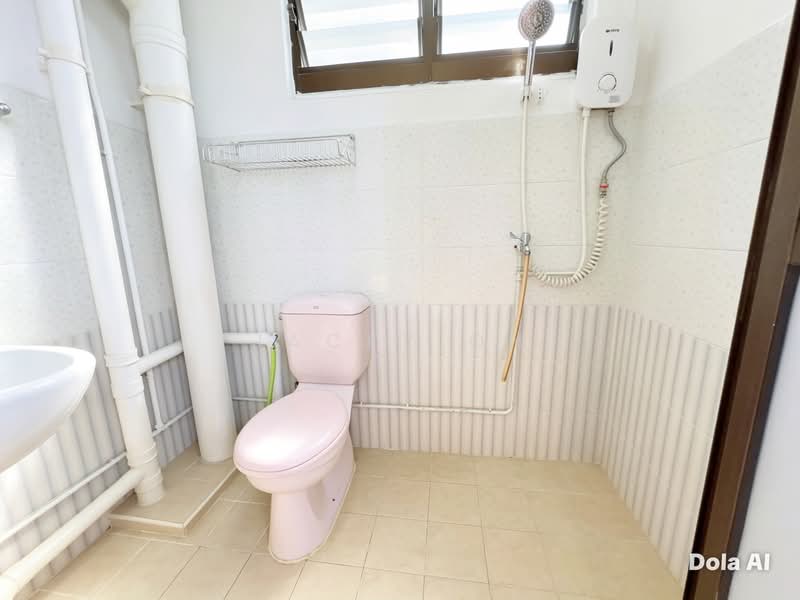 234 Serangoon Avenue 3, 234 Serangoon Avenue 3, 3 Bedrooms, 904 sqft, HDB Flat For Sale, by Jacky Oh, 60193428 - Bathroom - PropertyGuru.com.sg