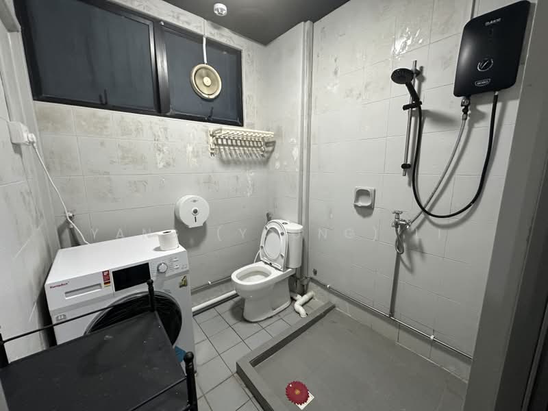 985 upper serangoon road, Upper Serangoon Road, Studio, 200 sqft, Shophouse For Rent, by Yang (Young) Li, 60193729 - Bathroom - PropertyGuru.com.sg