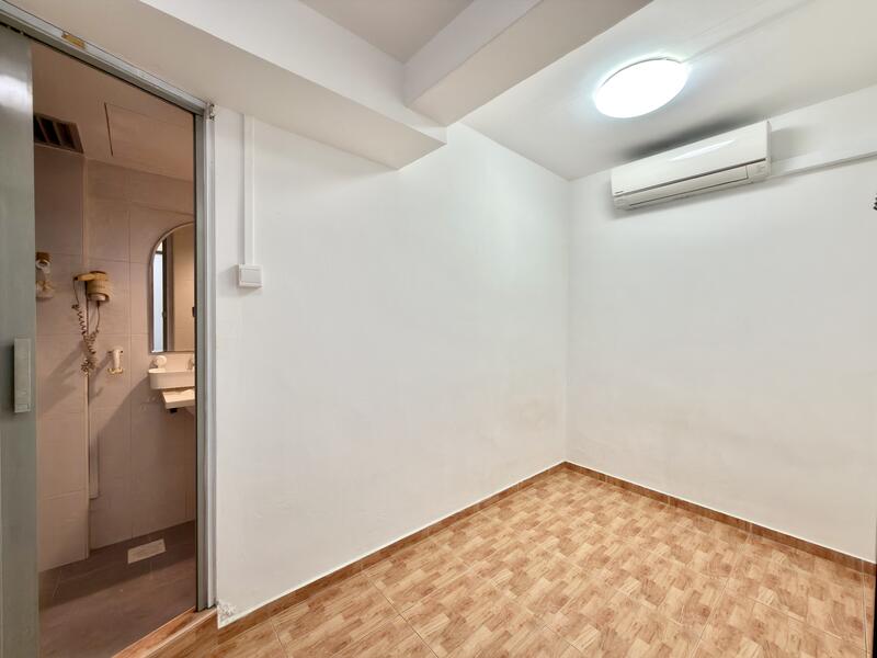 For Rent - Centrepoint