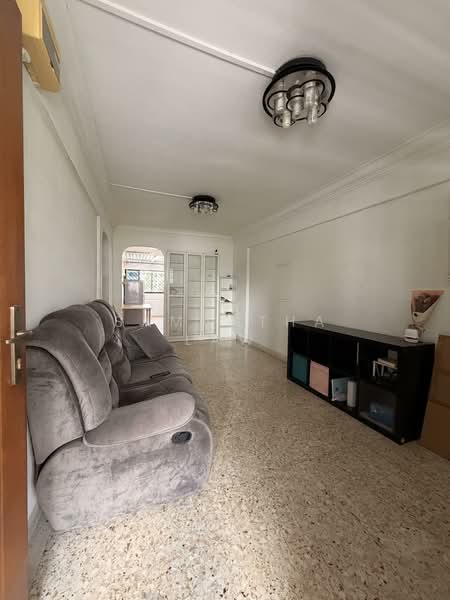 503 Ang Mo Kio Avenue 5 HDB Flat For Sale at S$ 448,888 | PropertyGuru Singapore - Living Room