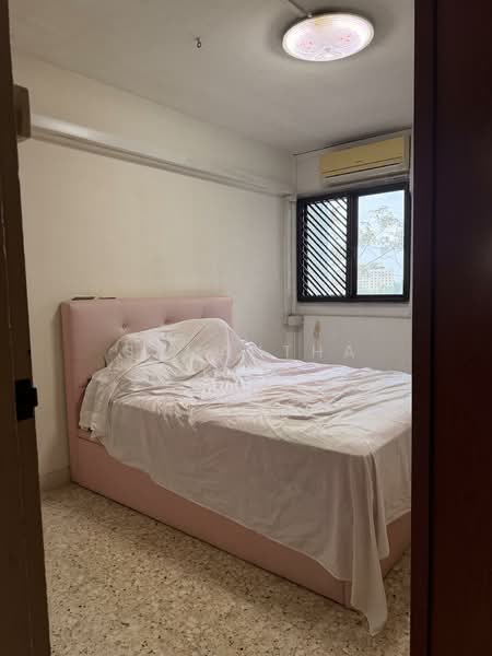 503 Ang Mo Kio Avenue 5 HDB Flat For Sale at S$ 448,888 | PropertyGuru Singapore - Bedroom