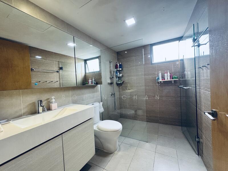 Master ensuite bath