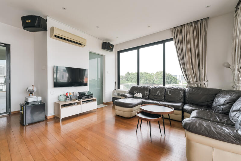 Entertainment room with ensuite