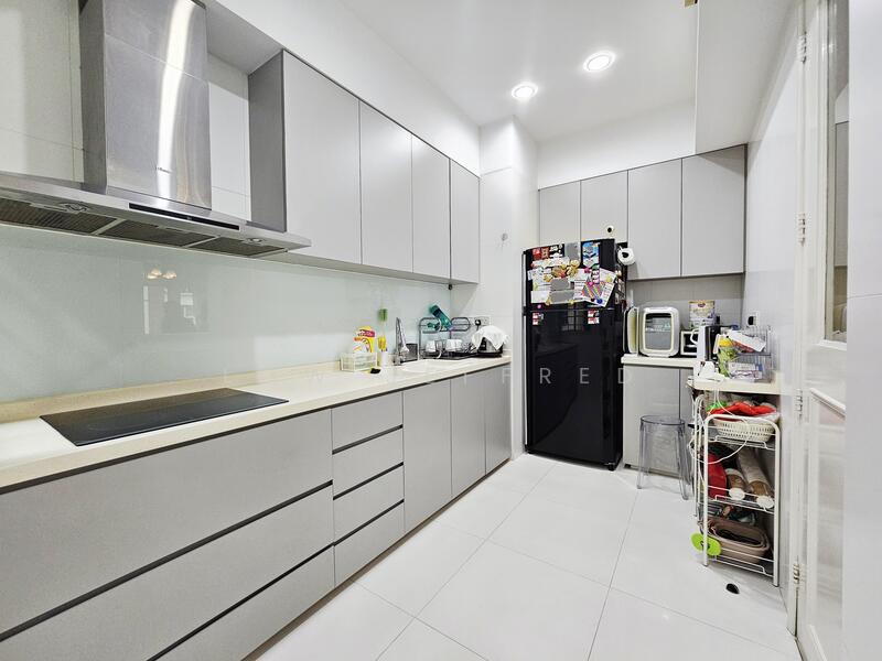 Sunrise Gardens Condominium For Sale at S$ 1,499,999 | PropertyGuru Singapore - Kitchen