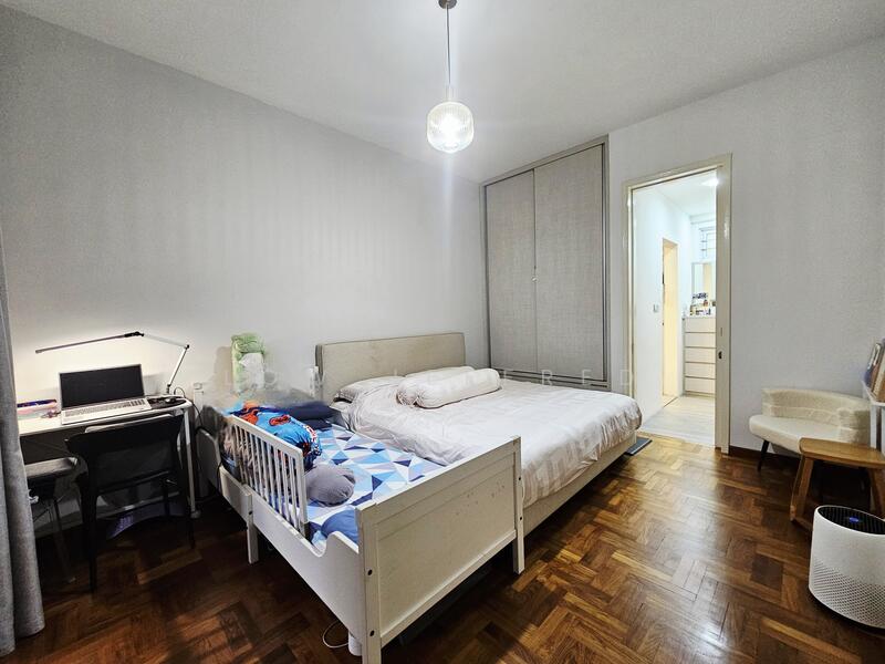 Sunrise Gardens Condominium For Sale at S$ 1,499,999 | PropertyGuru Singapore - Master bedroom