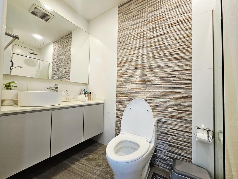 Sunrise Gardens Condominium For Sale at S$ 1,499,999 | PropertyGuru Singapore - Common bathroom