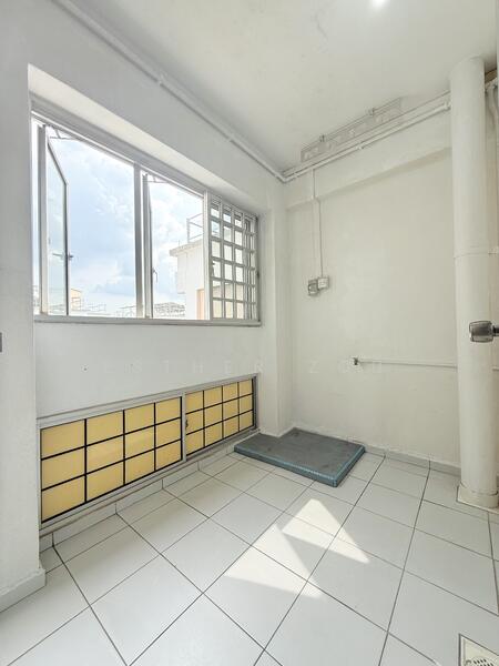 For Sale - 247 Simei Street 5