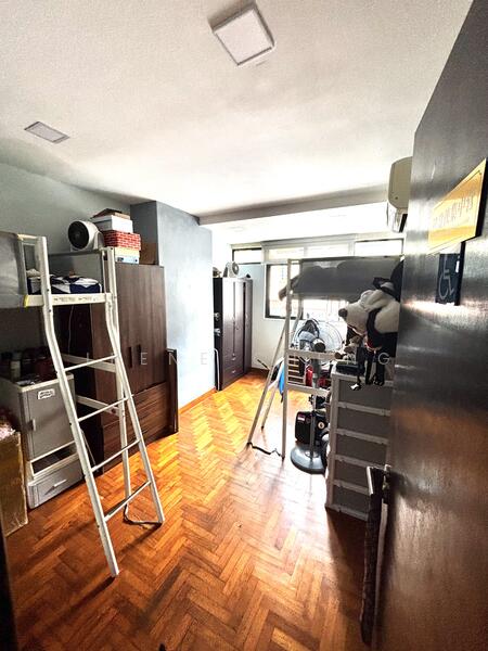 Spacious 2nd bedroom 