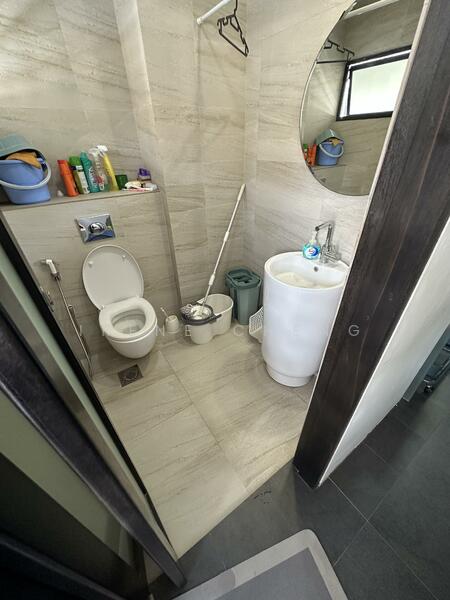 Yard utility washroom WC 