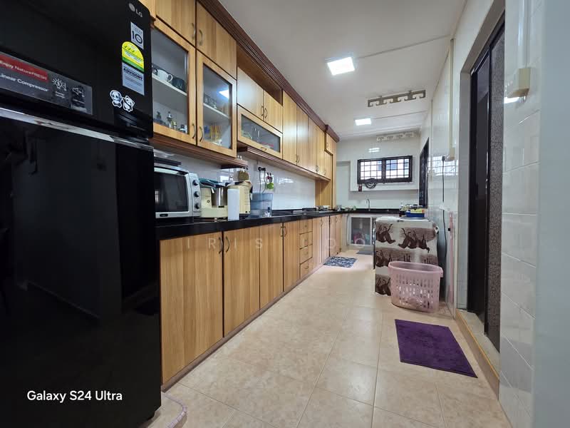 407 Sembawang Drive HDB Flat For Sale at S$ 589,000 | PropertyGuru Singapore - Kitchen