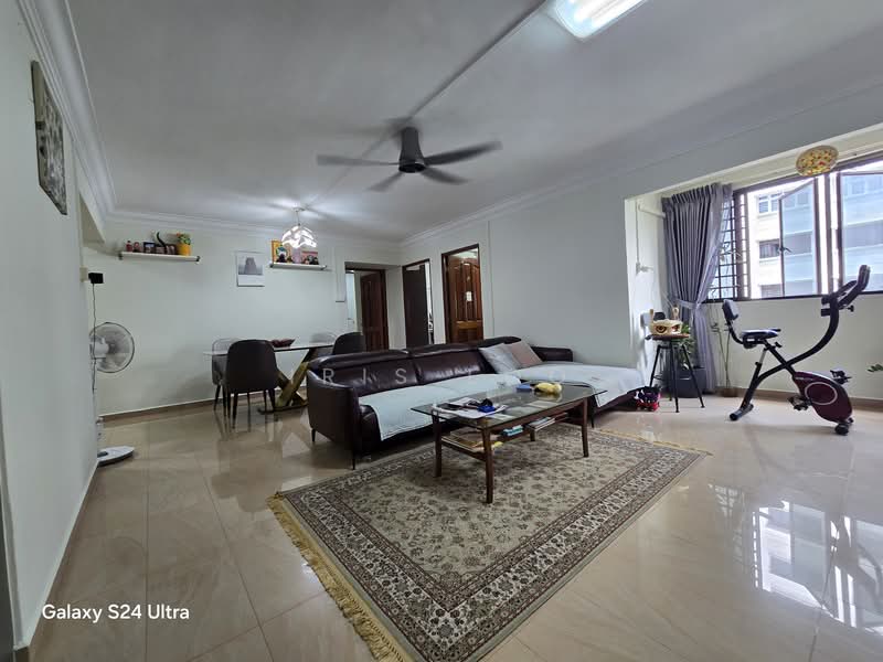 407 Sembawang Drive HDB Flat For Sale at S$ 589,000 | PropertyGuru Singapore - Living Room