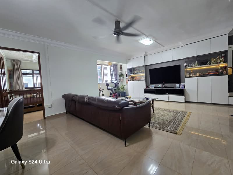 407 Sembawang Drive HDB Flat For Sale at S$ 589,000 | PropertyGuru Singapore - Living Room