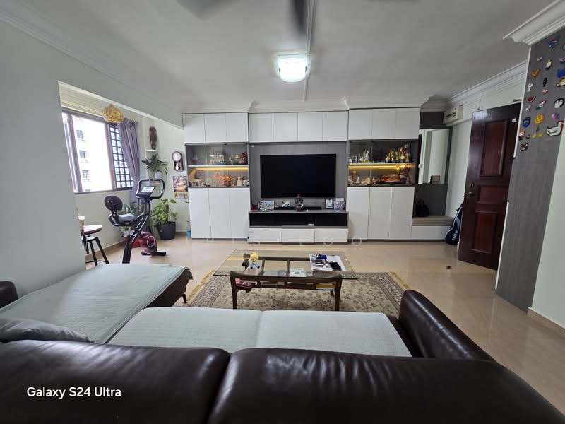 407 Sembawang Drive HDB Flat For Sale at S$ 589,000 | PropertyGuru Singapore - Living Room