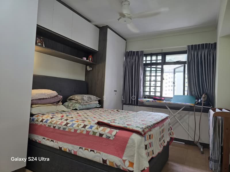 407 Sembawang Drive HDB Flat For Sale at S$ 589,000 | PropertyGuru Singapore - Master bedroom