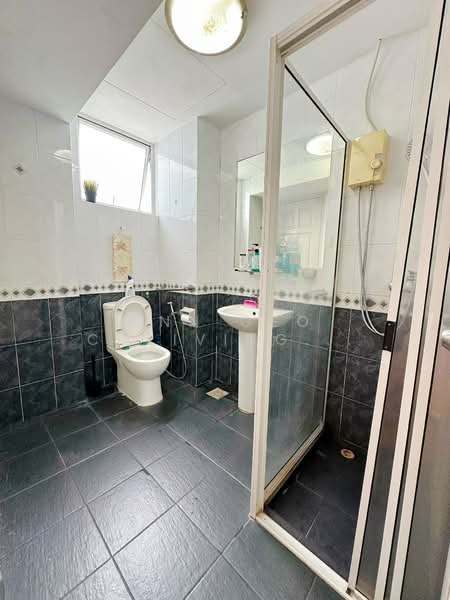 Elias Green, 9 Elias Road, Room Rental, 200 sqft, Condominium For Rent, by David, 60195534 - Bathroom - PropertyGuru.com.sg
