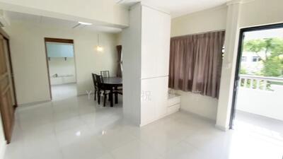 For Sale - 21 Queen's Close