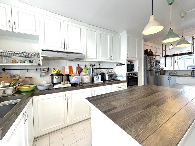 Island as additional work space & dining