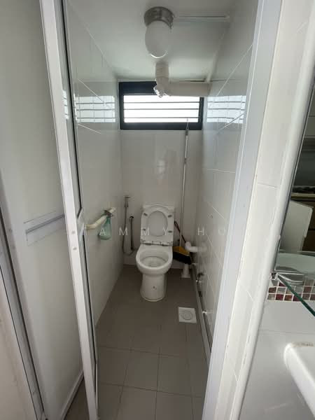 503 Bedok North Street 3, 503 Bedok North Street 3, 2 Bedrooms, 635 sqft, HDB Flat For Rent, by Tammy Ho, 60195998 - Bathroom - PropertyGuru.com.sg