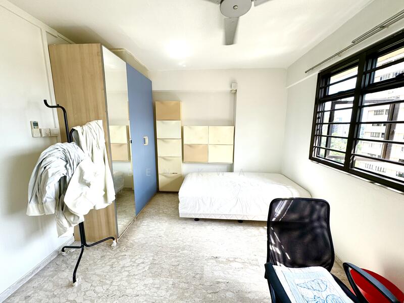 For Rent - 14 Dover Close East