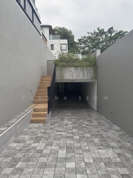 Driveway/Car Porch