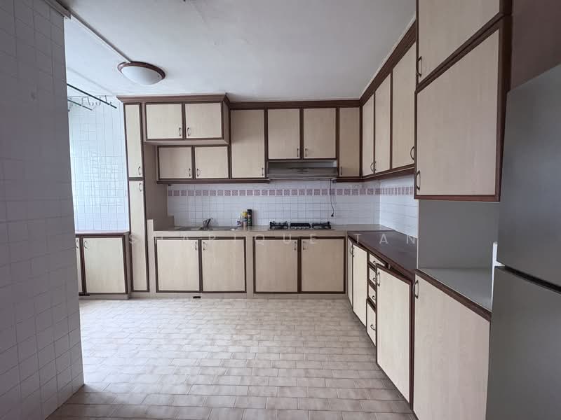 107 Gangsa Road, 107 Gangsa Road, 4 Bedrooms, 1,571 sqft, HDB Flat For Sale, by Sharique Tan, 60196350 - Kitchen - PropertyGuru.com.sg