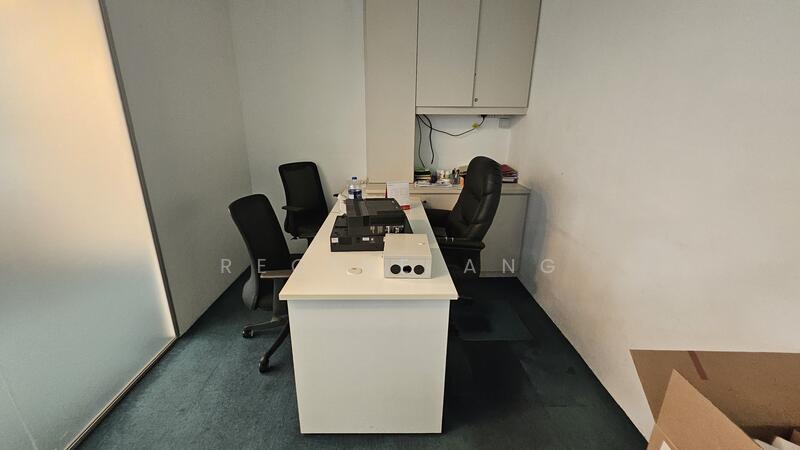 International Plaza, 10 Anson Road, 936 sqft, Office For Rent, by Regine Ang, 60196487 - Director room - CommercialGuru.com.sg