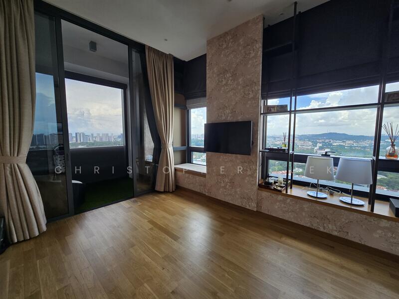 Masterbedroom unblock view. 