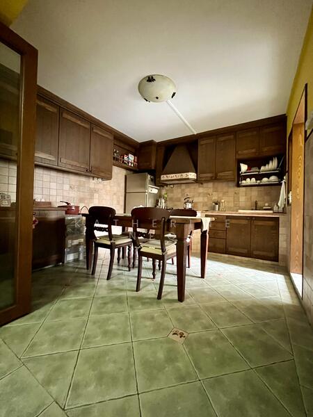 Spacious Kitchen 