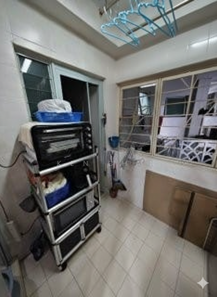 Yard & utility room 